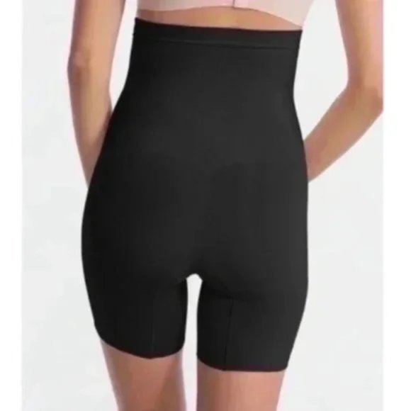 NWOT SPANX OnCore Mid-Thigh High Waisted Shorts in Very Black Size Medium - Picture 2 of 11